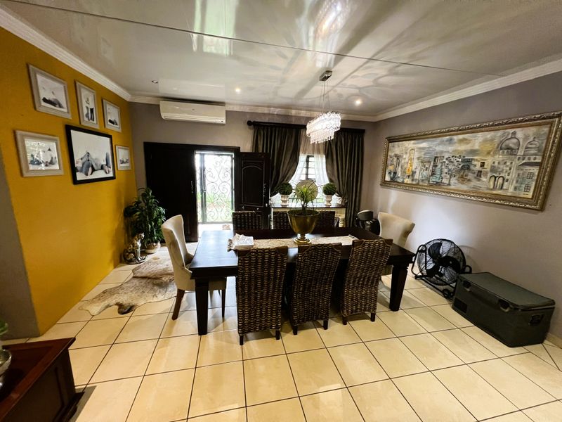 Stunning 3-bedroom townhouse in Wilkoppies, Klerksdorp—perfect for families seeking modern living! - Photo 3