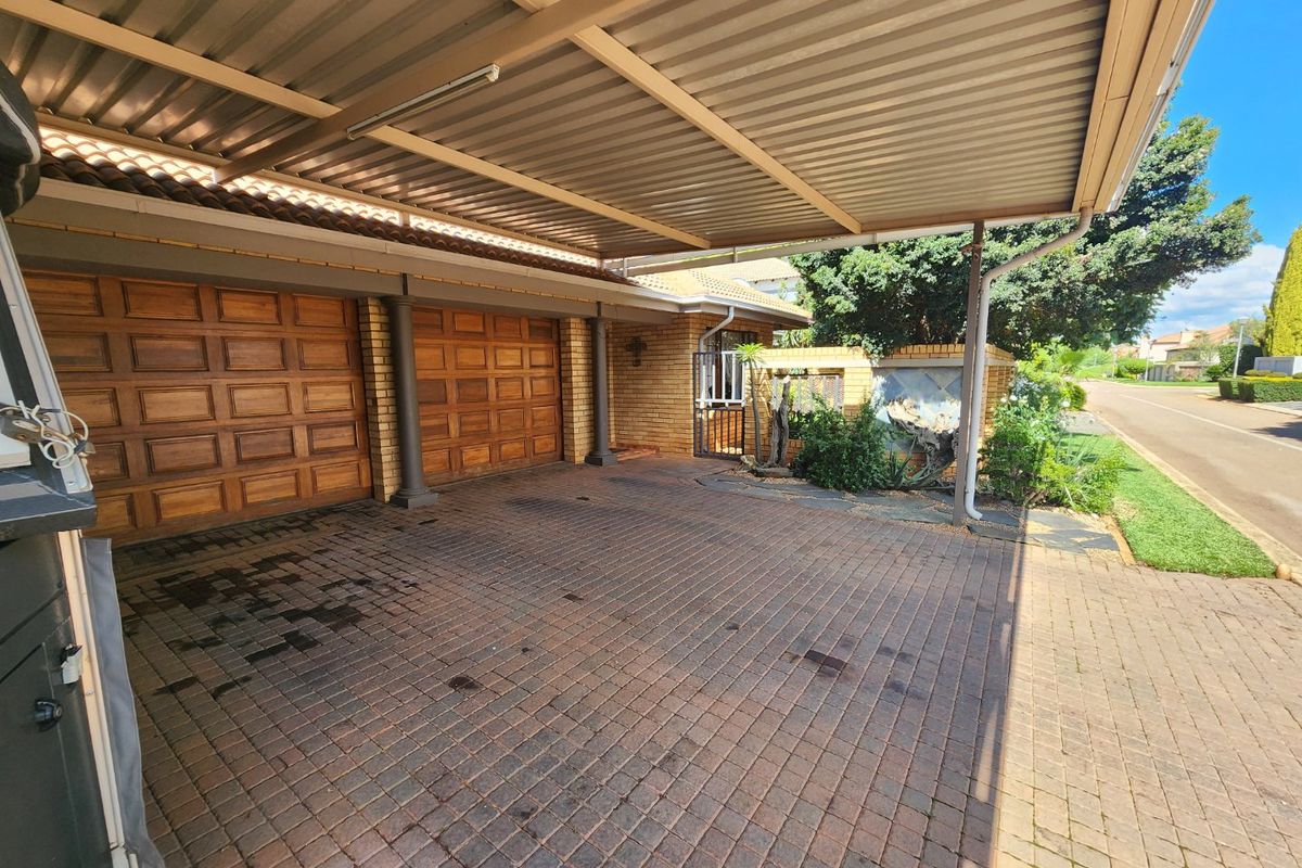 Elegant Family Living with Modern Comforts & Solar Efficiency - Photo 3