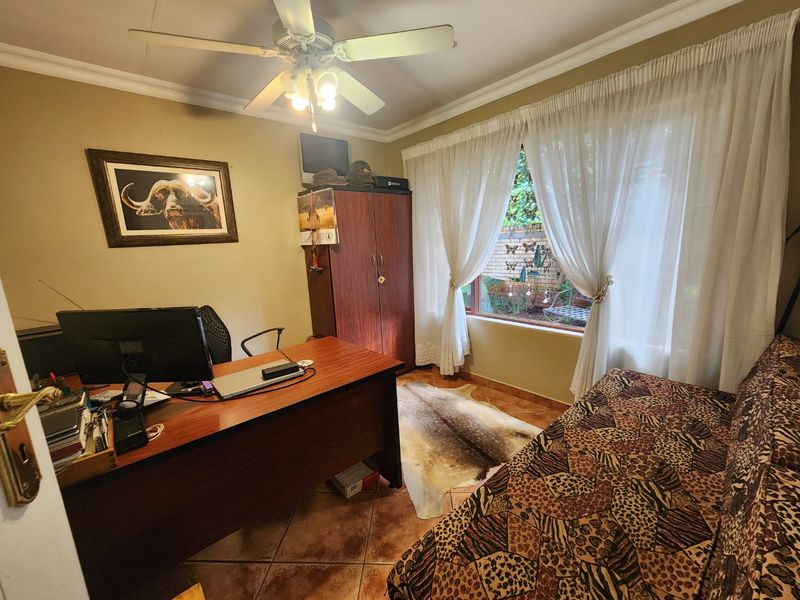 Elegant Family Living with Modern Comforts & Solar Efficiency - Photo 6