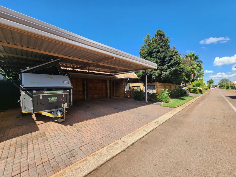 Elegant Family Living with Modern Comforts & Solar Efficiency - Photo 4