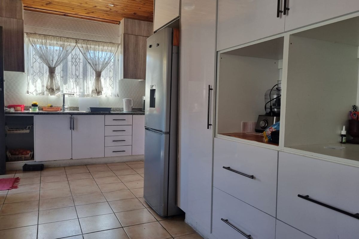 Spacious Brick Home in Graigieburn, Umkomaas - Photo 2