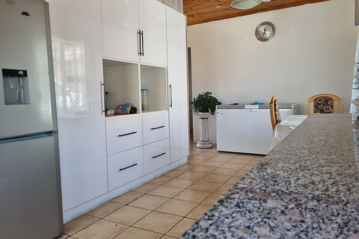 Spacious Brick Home in Graigieburn, Umkomaas - Photo 3