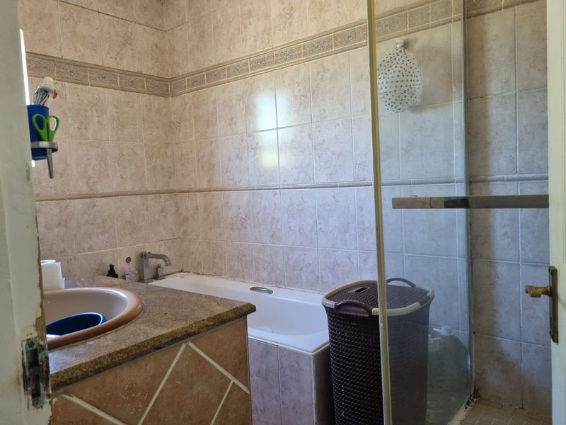 Spacious Brick Home in Graigieburn, Umkomaas - Photo 8