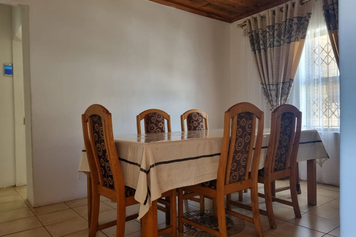 Spacious Brick Home in Graigieburn, Umkomaas - Photo 4