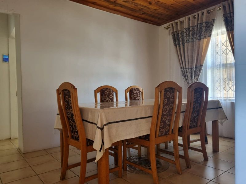 Spacious Brick Home in Graigieburn, Umkomaas - Photo 4