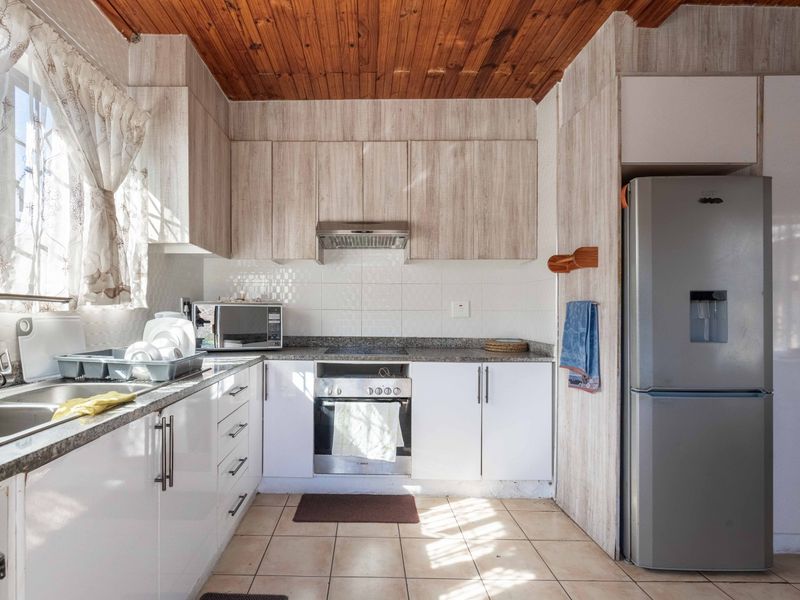Spacious Brick Home in Graigieburn, Umkomaas - Photo 2