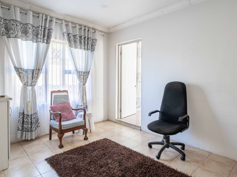 Spacious Brick Home in Graigieburn, Umkomaas - Photo 8