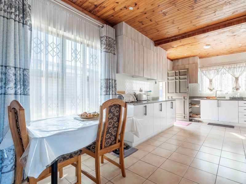 Spacious Brick Home in Graigieburn, Umkomaas - Photo 4