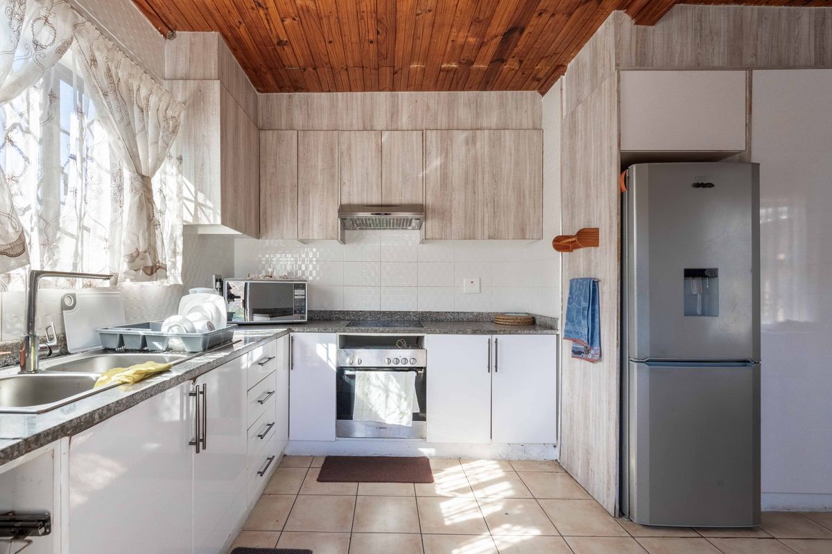 Spacious Brick Home in Graigieburn, Umkomaas - Photo 2