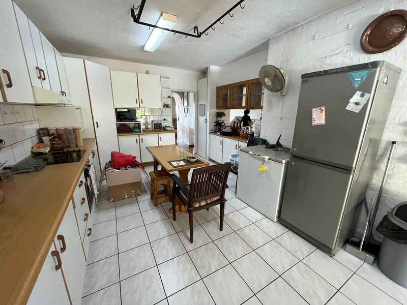 Versatile Property with Income Potential in Prime Sunningdale Location - Photo 9