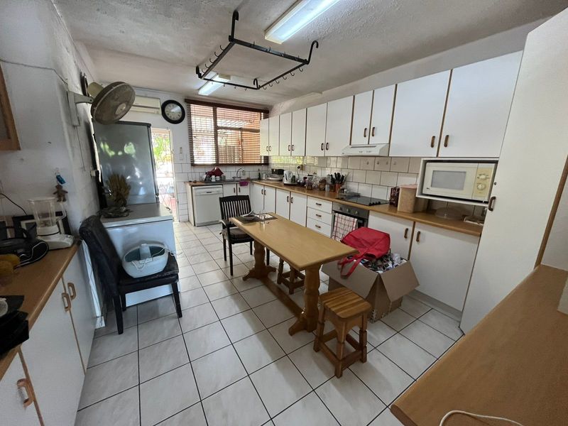 Versatile Property with Income Potential in Prime Sunningdale Location - Photo 8
