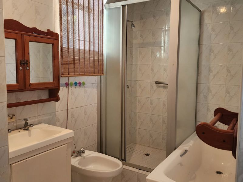 Versatile Property with Income Potential in Prime Sunningdale Location - Photo 10