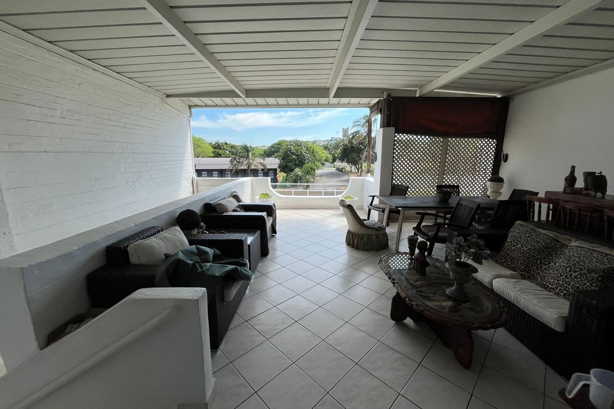 Versatile Property with Income Potential in Prime Sunningdale Location - Photo 2