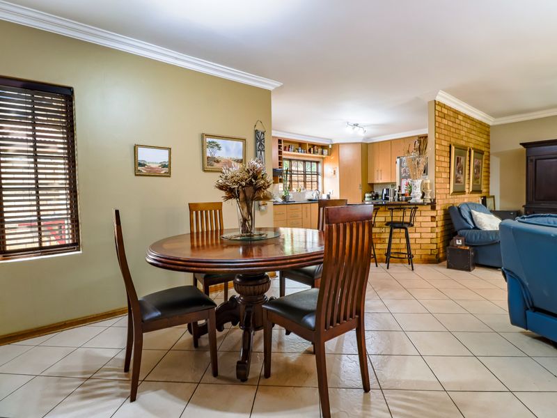 3 Bedroom Home in Thatchfield Estate - Photo 6