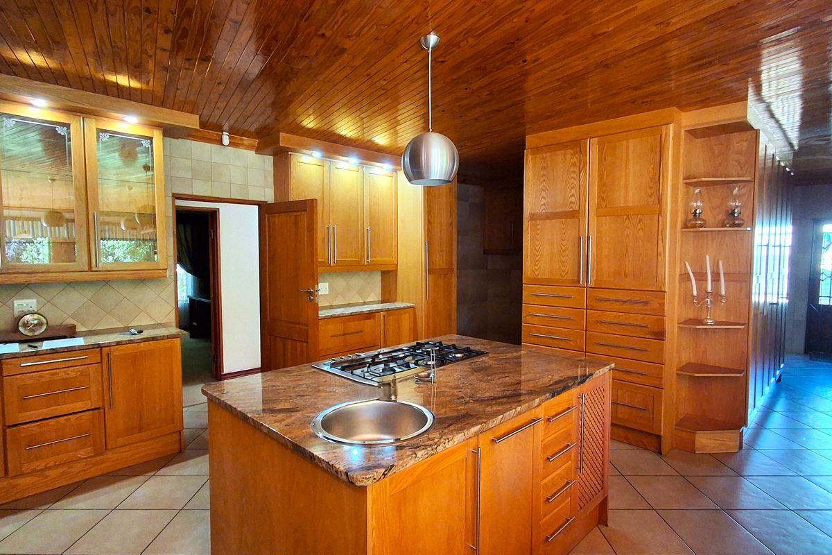 Charming 3-bedroom house in Protea Park, Rustenburg—your perfect family home awaits! Don’t miss out - Photo 5