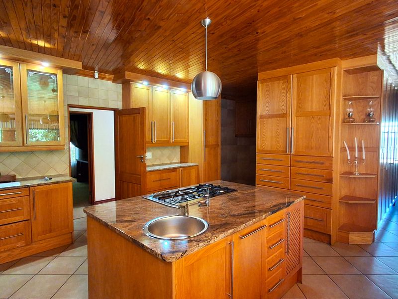 Charming 3-bedroom house in Protea Park, Rustenburg—your perfect family home awaits! Don’t miss out - Photo 5