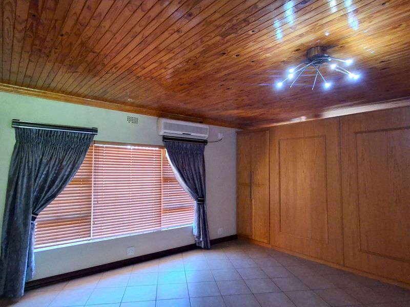 Charming 3-bedroom house in Protea Park, Rustenburg—your perfect family home awaits! Don’t miss out - Photo 10