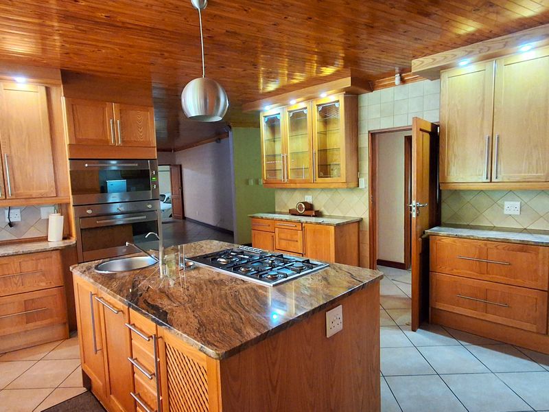 Charming 3-bedroom house in Protea Park, Rustenburg—your perfect family home awaits! Don’t miss out - Photo 6