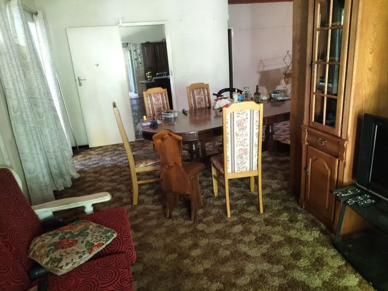 Investor’s Dream on 2552m2 Stand with Flatlet and Borehole - Photo 3