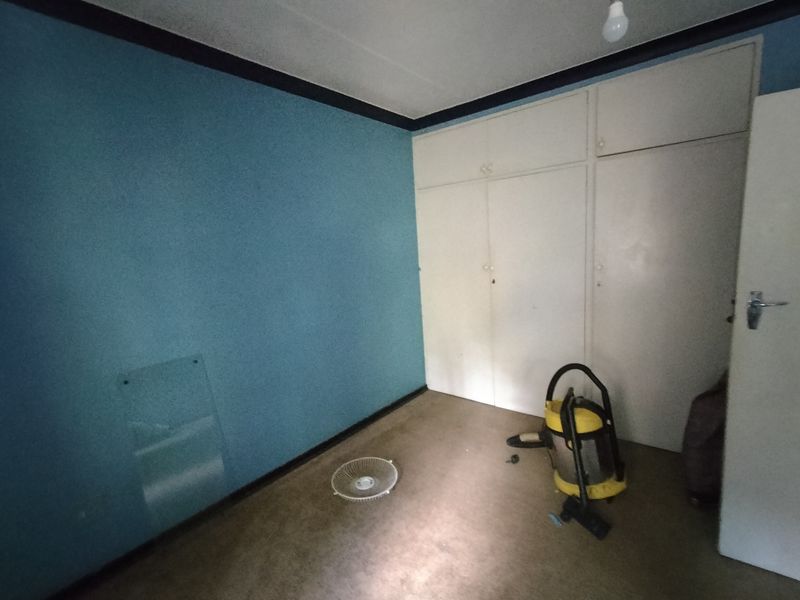 Investor’s Dream on 2552m2 Stand with Flatlet and Borehole - Photo 6