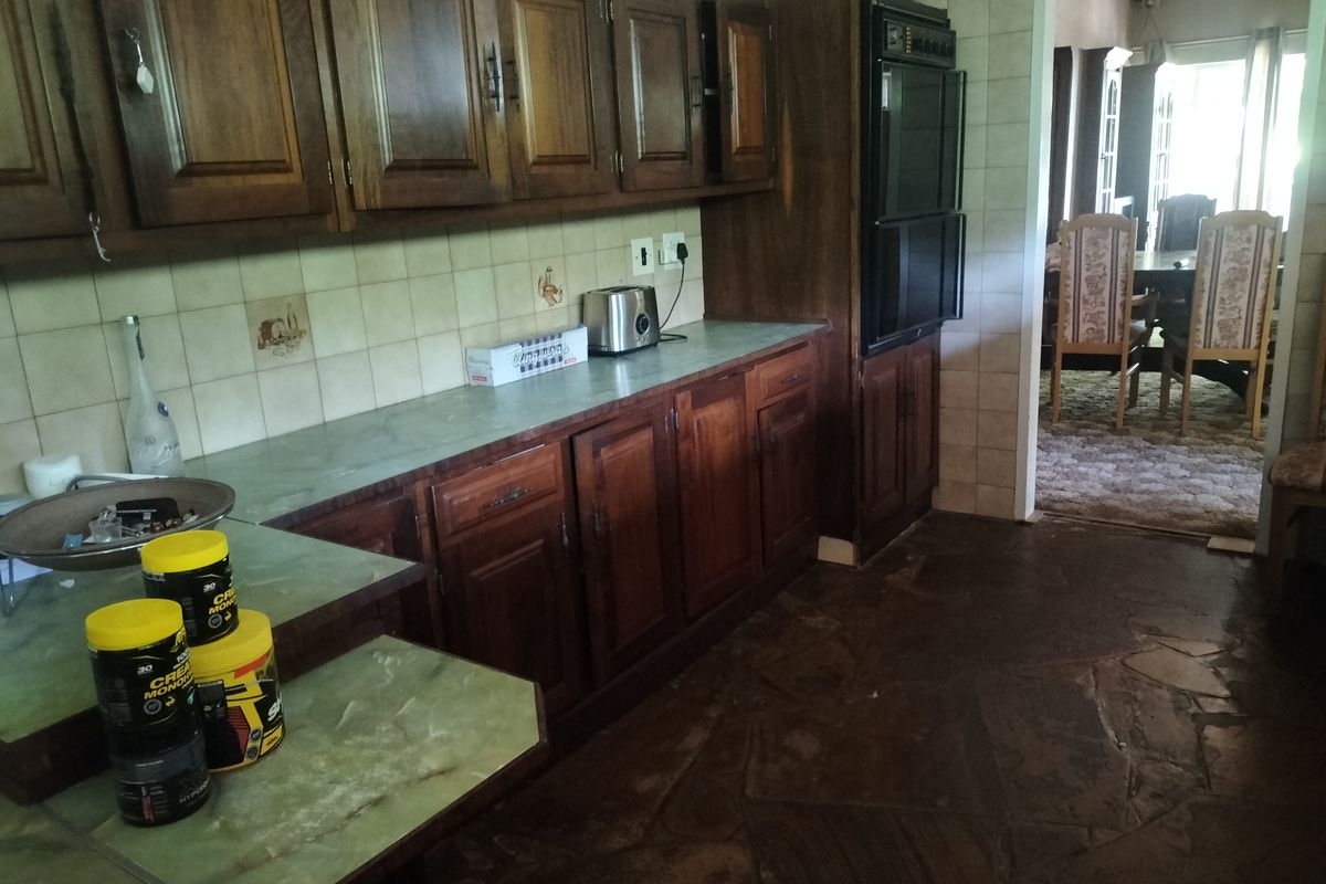 Investor’s Dream on 2552m2 Stand with Flatlet and Borehole - Photo 4