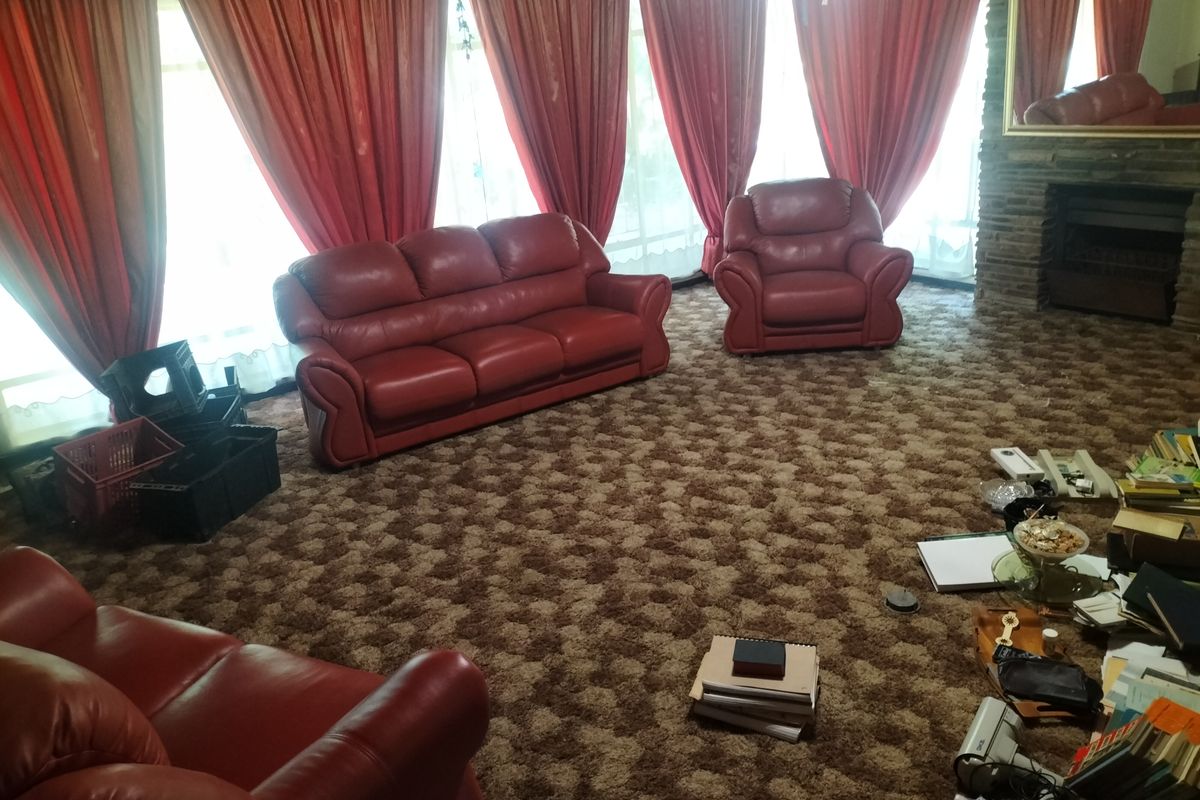 Investor’s Dream on 2552m2 Stand with Flatlet and Borehole - Photo 2