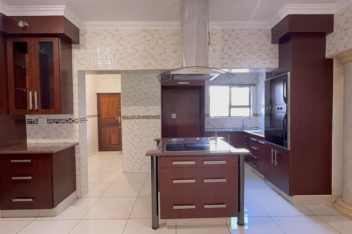 Luxurious 5-Bedroom Family Home in Secure Helderwyk Estate - Photo 4