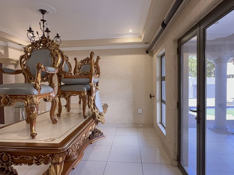 Luxurious 5-Bedroom Family Home in Secure Helderwyk Estate - Photo 8