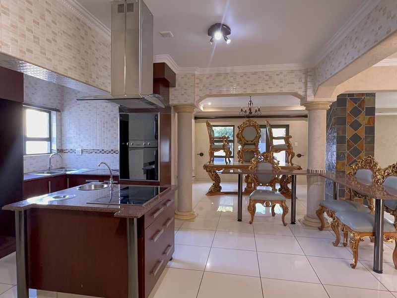 Luxurious 5-Bedroom Family Home in Secure Helderwyk Estate - Photo 7