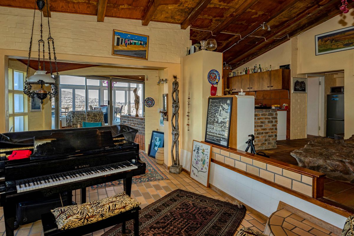 5 Bedroomed House in Clovelly, Fish Hoek - Photo 5