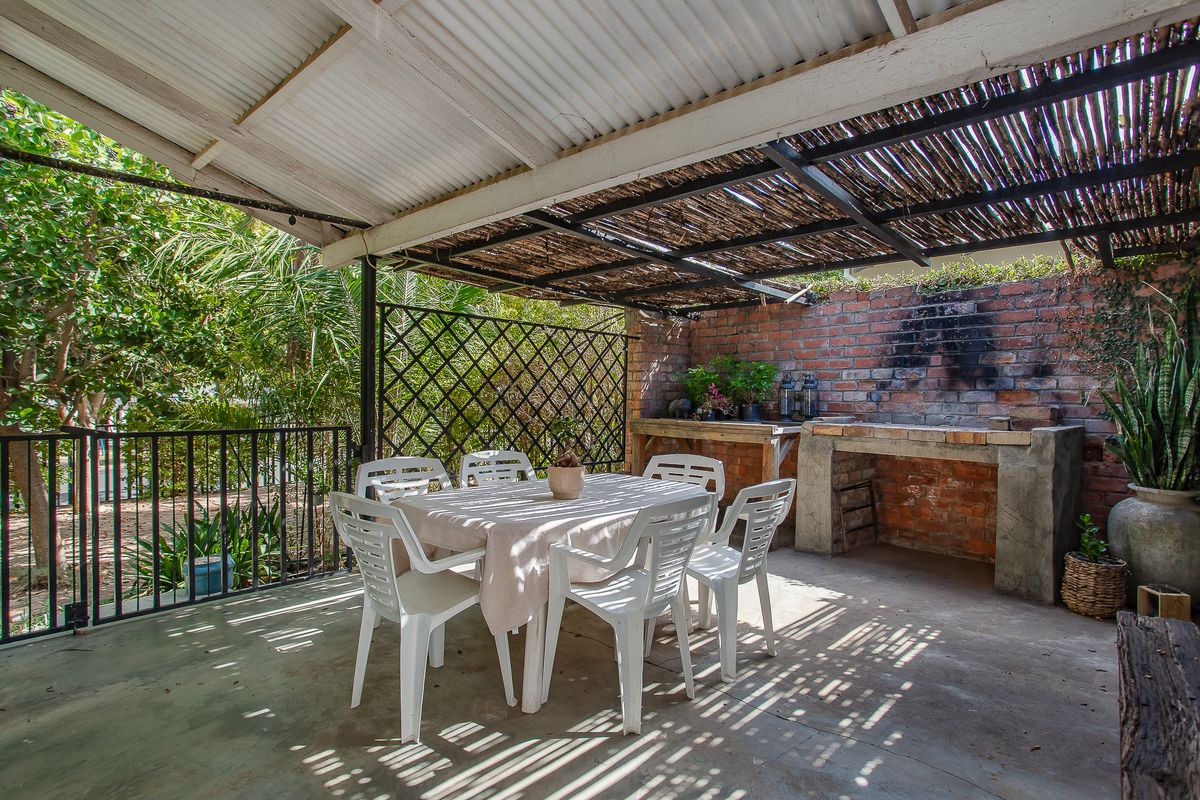 Charming Family Home in Quiet Neigbourhood - Photo 5