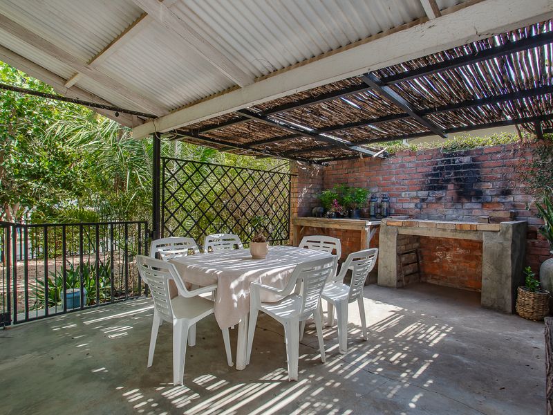 Charming Family Home in Quiet Neigbourhood - Photo 5