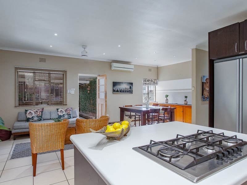 Charming Family Home in Quiet Neigbourhood - Photo 9