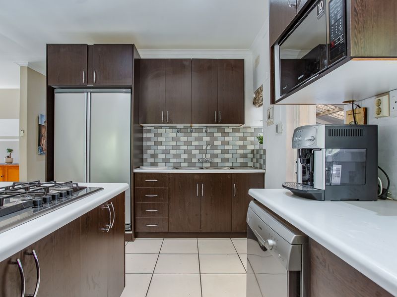 Charming Family Home in Quiet Neigbourhood - Photo 8