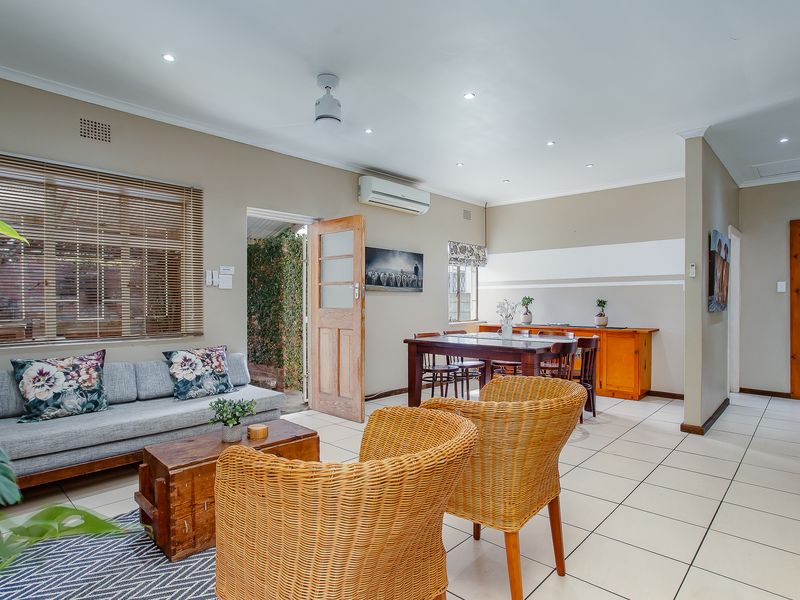 Charming Family Home in Quiet Neigbourhood - Photo 6