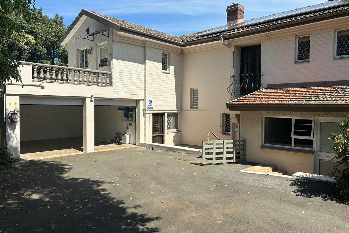 Kloof central, close to all amenities - Photo 3