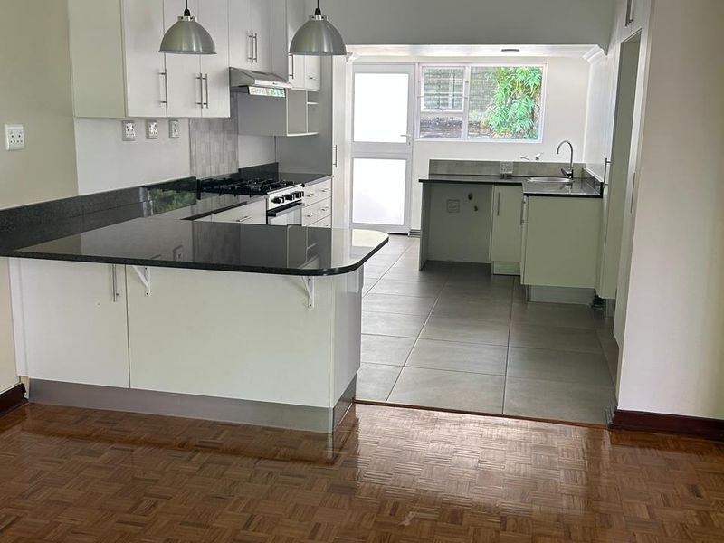 Kloof central, close to all amenities - Photo 8