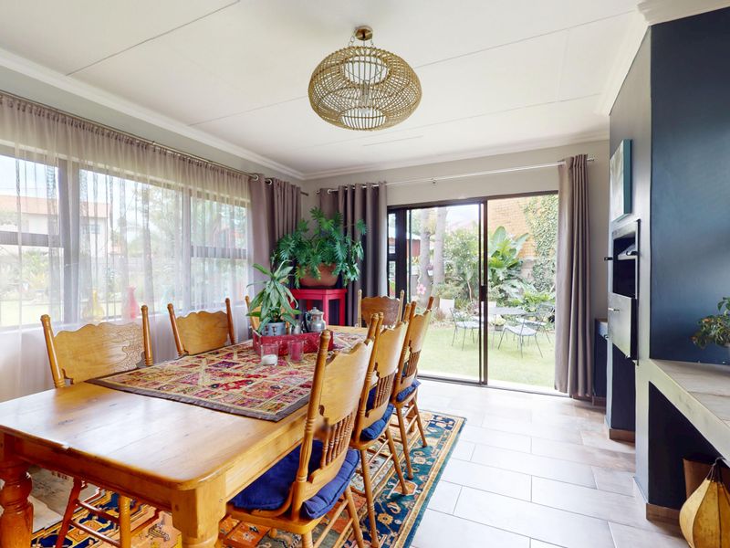 Spacious Family Home with Solar Power, Landscaped Garden & Versatile Extra Spaces - Photo 9