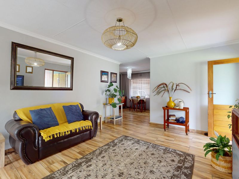 Spacious Family Home with Solar Power, Landscaped Garden & Versatile Extra Spaces - Photo 8