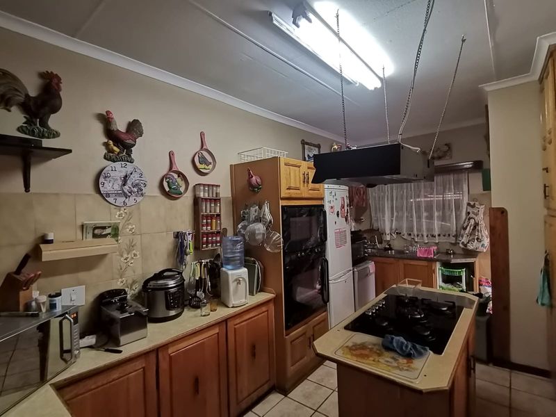 YOUR NEW HOME AWAITS! - Photo 3