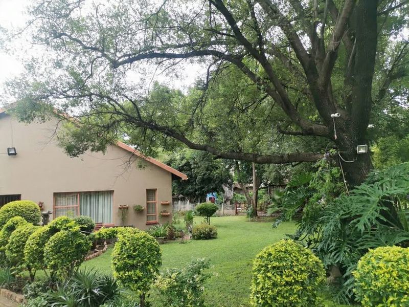 YOUR NEW HOME AWAITS! - Photo 2