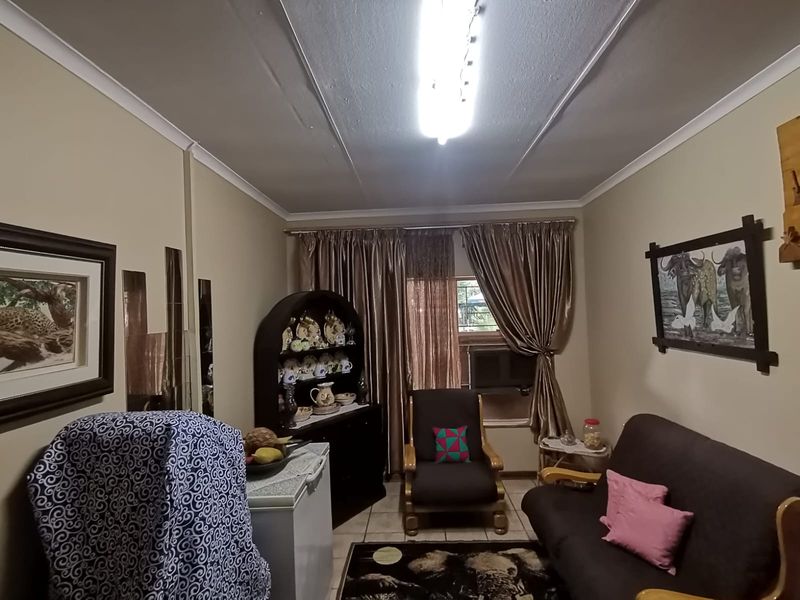 YOUR NEW HOME AWAITS! - Photo 8