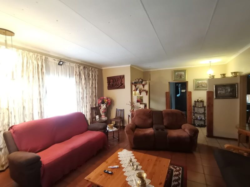 YOUR NEW HOME AWAITS! - Photo 6