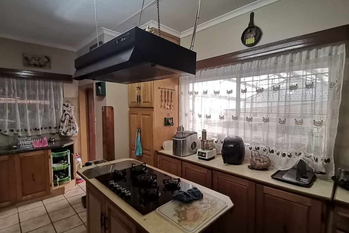 YOUR NEW HOME AWAITS! - Photo 4