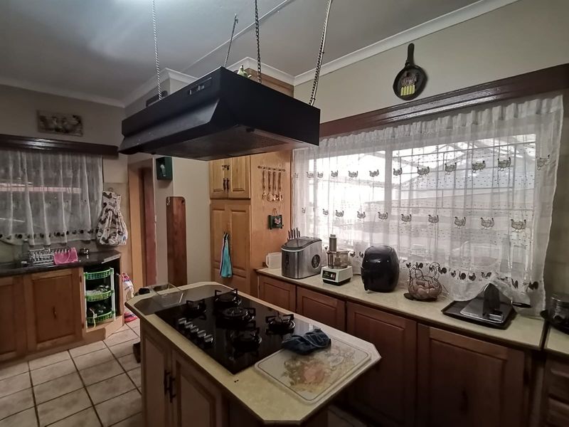 YOUR NEW HOME AWAITS! - Photo 4