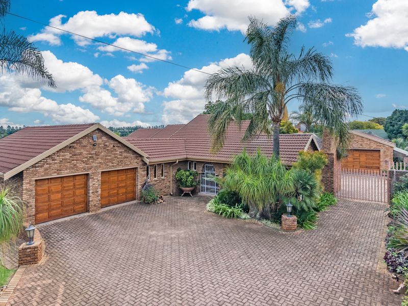 Exceptional 4 Bedroom Family Home with Stunning Garden, Heated Pool & Extensive Garaging - Photo 1