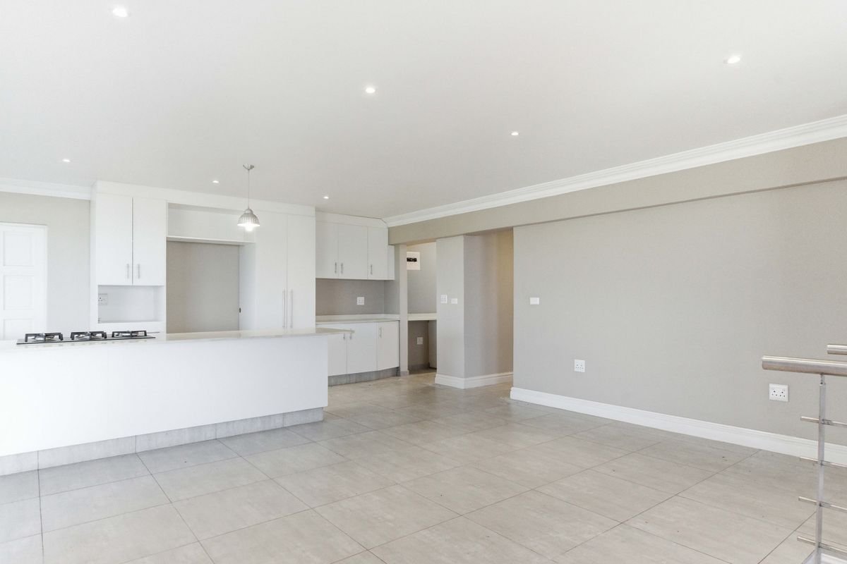 Elegant Apartment Living - Photo 4