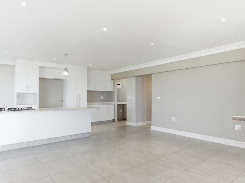 Elegant Apartment Living - Photo 4