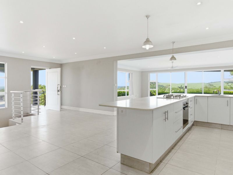 Elegant Apartment Living - Photo 10