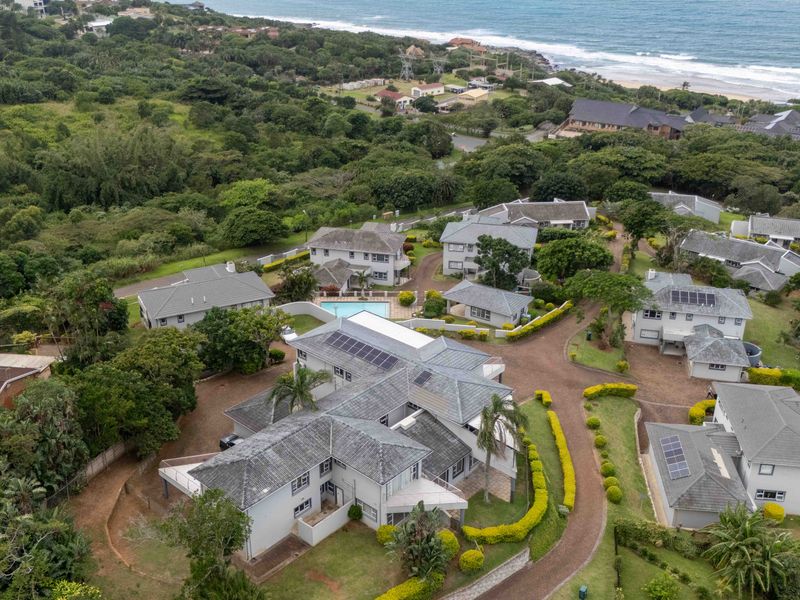 Elegant Apartment Living - Photo 2